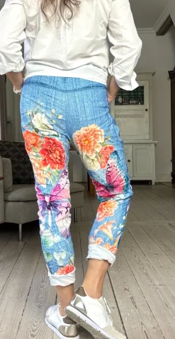Sisse bukser med farverige blomster blå/blomster Likelondon