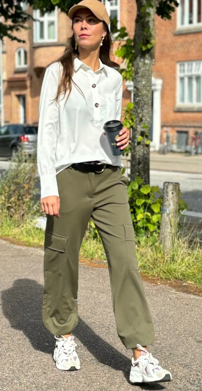 Skjorte med stolpelukning Offwhite
