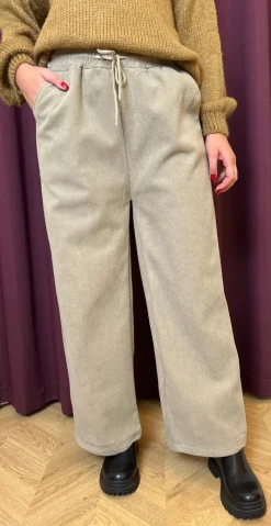 Smilla fleece buks med brede ben mocca LikeLondon
