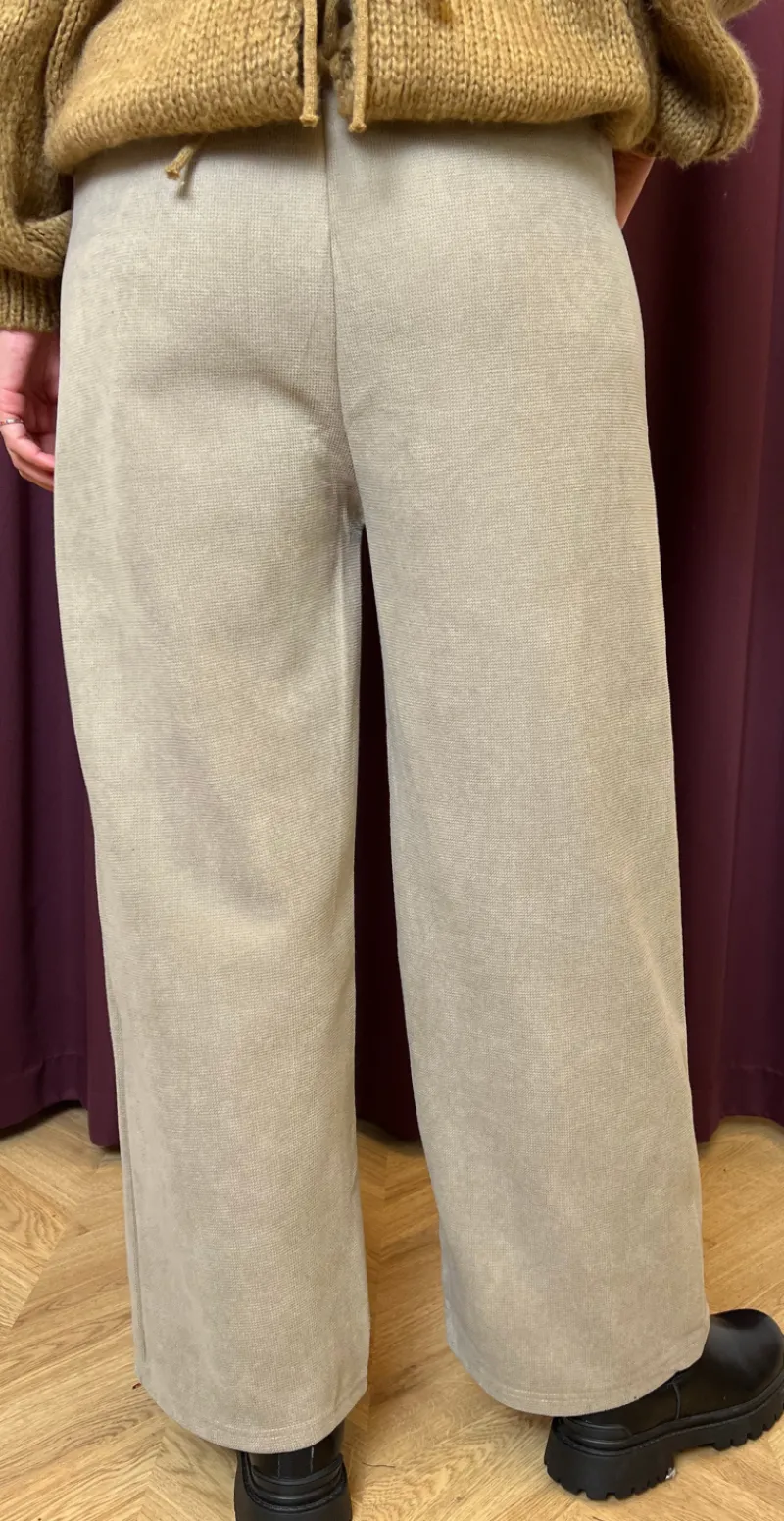 Smilla fleece buks med brede ben mocca LikeLondon
