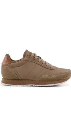 Sneakers i latte med detaljer