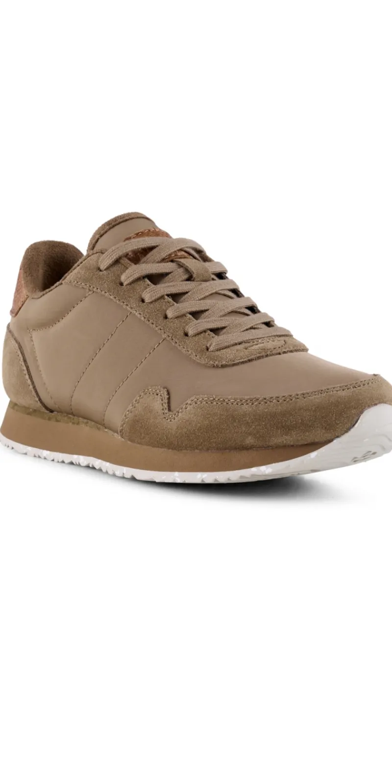 Sneakers i latte med detaljer