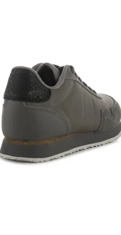Sneakers i mørkgrå med detaljer