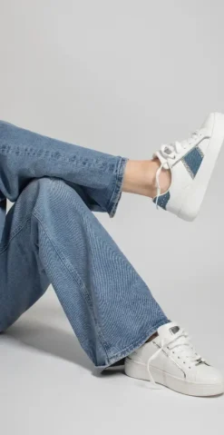 Sneakers med nitter, glitter og denim