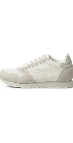 Sneakers med snørebånd og skind i blanc de blanc