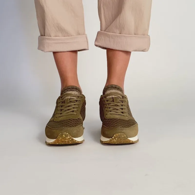 Sneakers med snørebånd og skind i olive