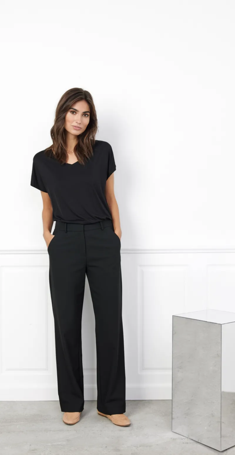 Sophia basisbluse med v-hals sort