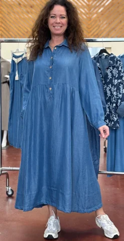 Sulle denimkjole med knap-detaljer medium blue jeans tencel LikeLondon