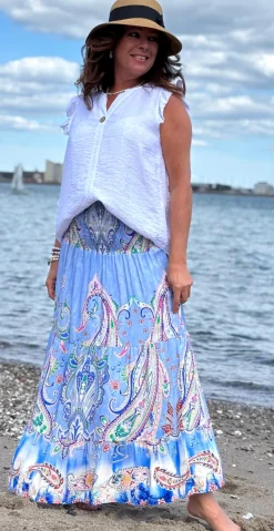 Thora nederdel med paisley print sky LikeLondon