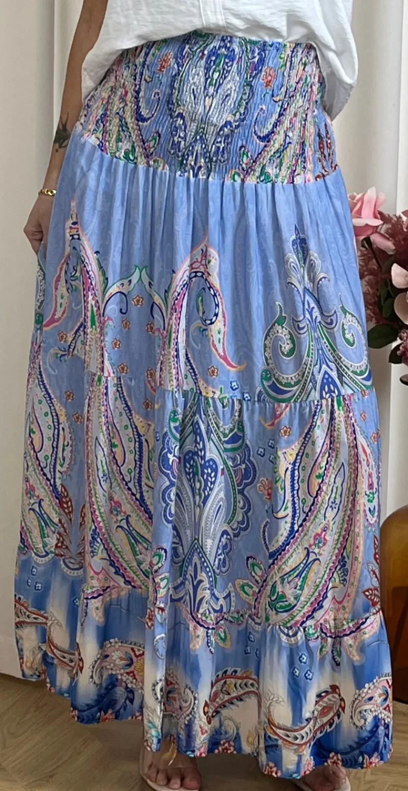 Thora nederdel med paisley print sky LikeLondon