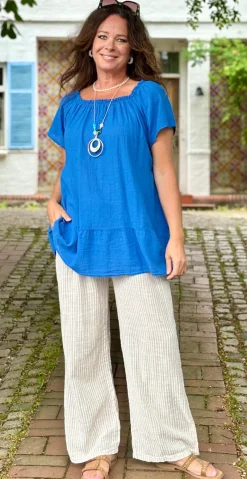 Tia bluse med rund hals, peplum og halskæde royalblue LikeLondon
