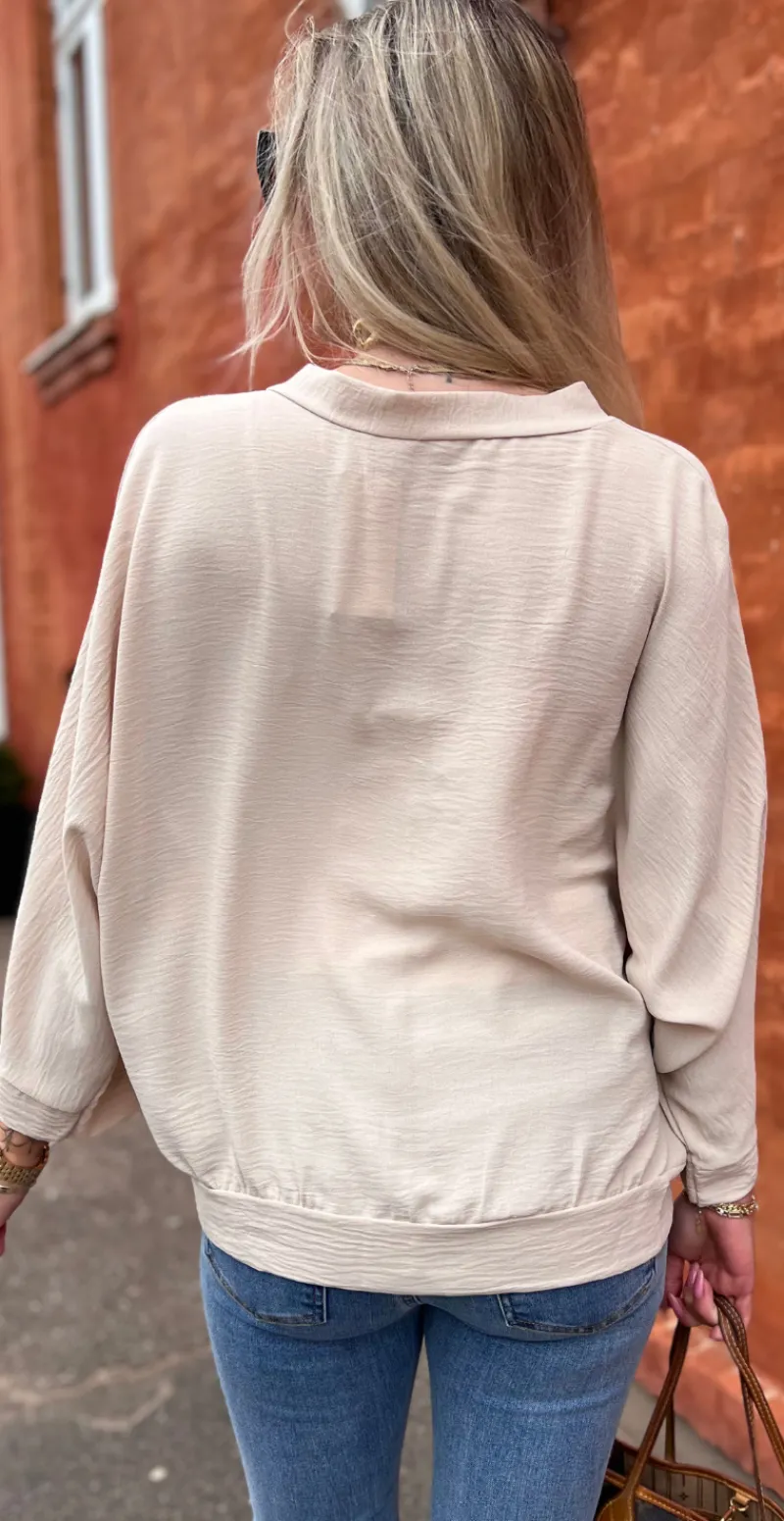 Tiffany bluse med guldknapper beige LikeLondon