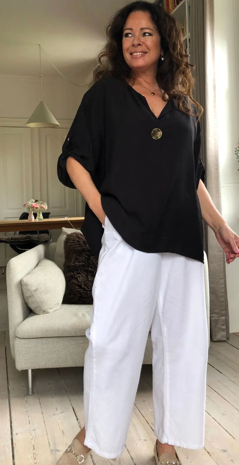 Tracy kortærmet bluse med bronze knap sort LikeLondon