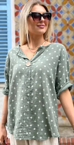 Vibe bluse med prikker og træknap khaki LikeLondon