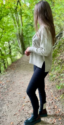 Vidoo strik pullover med broderet blomst taupe
