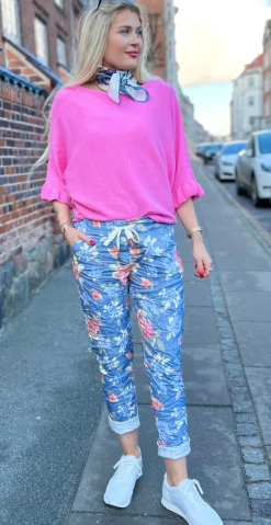 Wendy denimbukser med blomsterprint Dark denim LikeLondon